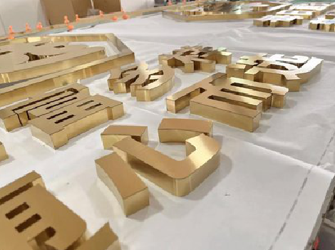 白水拉丝不锈钢字的特点。